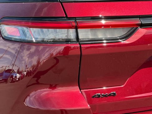 New 2026 Jeep Grand Cherokee Limited AWD/4WD image 32