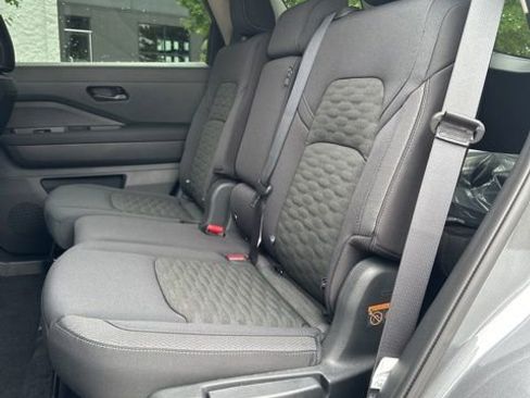 New 2025 Nissan Pathfinder SV w/ Black Appearance Package image 18