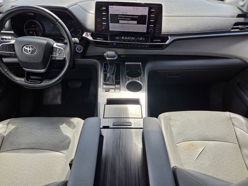 Used 2021 Toyota Sienna Limited image 8