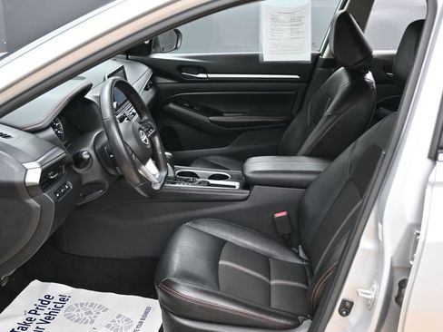 Used 2024 Nissan Altima 2.5 SR FWD image 16
