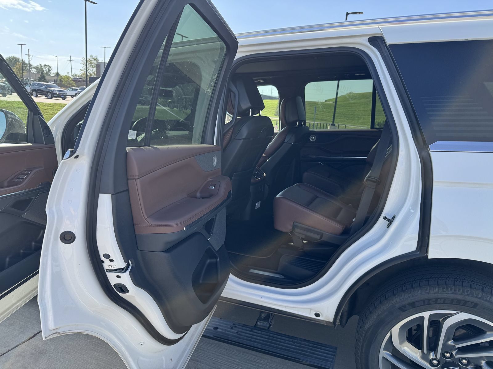 Used 2025 Lincoln Navigator Reserve AWD/4WD image 6