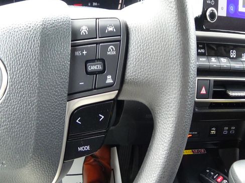 Used 2025 Toyota Camry LE image 17