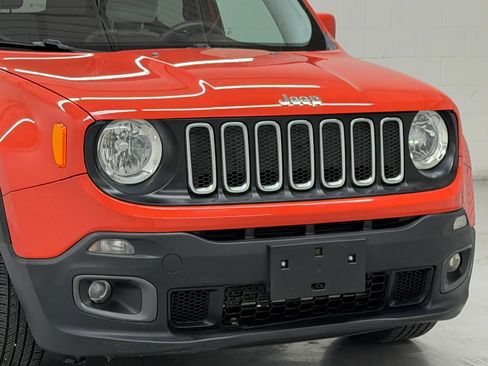 Used 2017 Jeep Renegade Latitude FWD image 94