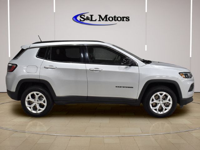 Certified 2024 Jeep Compass Latitude AWD/4WD image 12