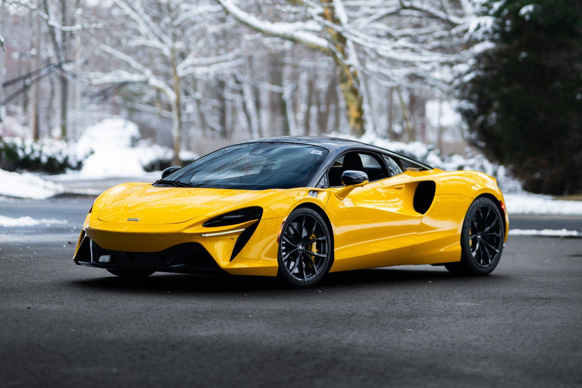 Used 2024 McLaren Artura RWD image 39