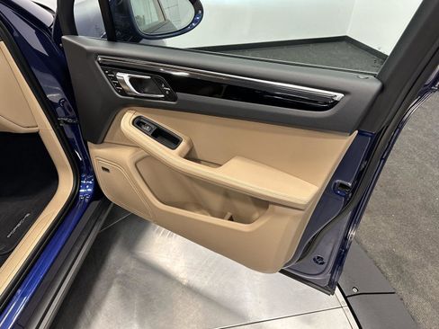 Certified 2026 Porsche Macan AWD/4WD image 42