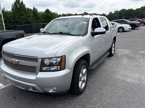 Used 2011 Chevrolet Avalanche LTZ AWD/4WD image 3
