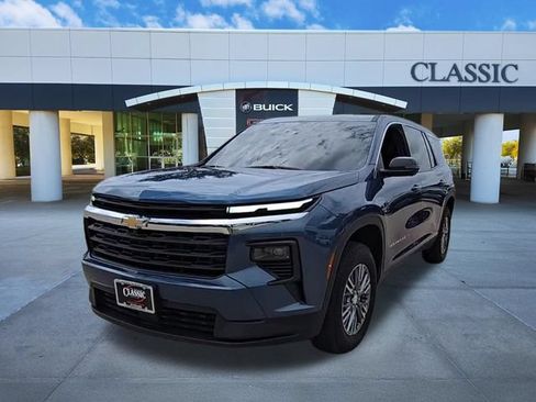Used 2024 Chevrolet Traverse LS FWD image 3