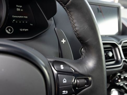 Used 2023 Aston Martin V8 Vantage Coupe image 34