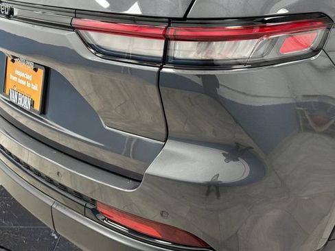 Used 2024 Jeep Grand Cherokee Altitude image 32