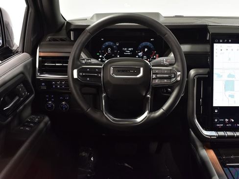 Used 2025 GMC Yukon Denali w/ Sun & Power Step Package image 12