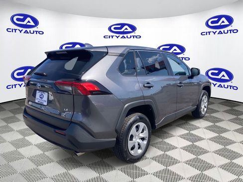 Used 2022 Toyota RAV4 LE FWD image 3