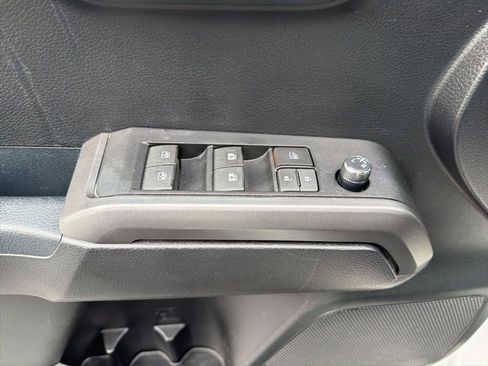 Used 2017 Toyota Tacoma TRD Sport image 19