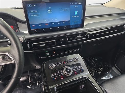 Used 2022 Lincoln Nautilus Standard image 17