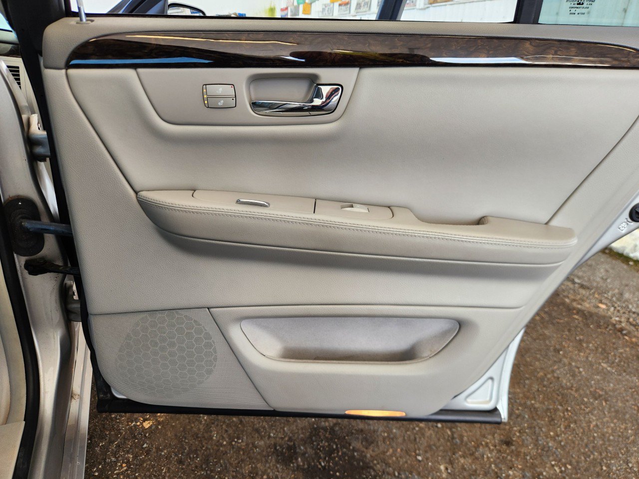 Used 2008 Cadillac DTS w/ Sun And Sound Package FWD image 17
