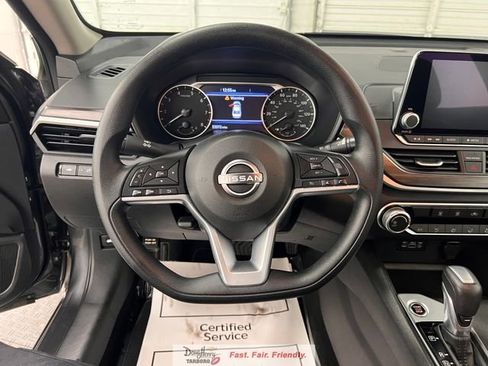 Used 2025 Nissan Altima 2.5 SV FWD image 38