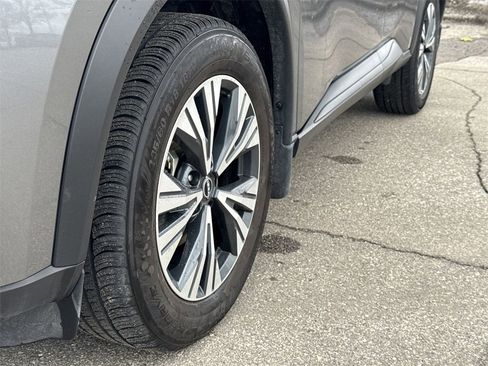 Used 2023 Nissan Rogue SV image 18