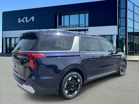 Certified 2025 Kia Carnival EX FWD image 6