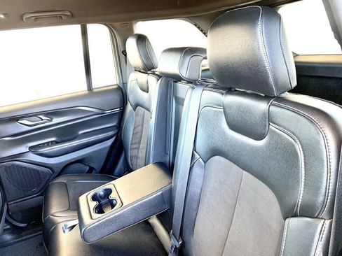 Used 2023 Jeep Grand Cherokee Altitude image 18