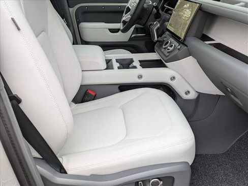 New 2026 Land Rover Defender 130 X-Dynamic SE AWD/4WD image 18