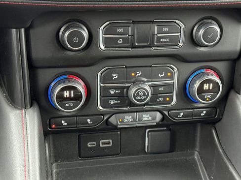 Used 2024 Chevrolet Suburban RST image 32