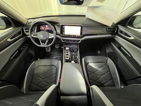 New 2026 Volkswagen Atlas Peak Edition AWD/4WD image 13