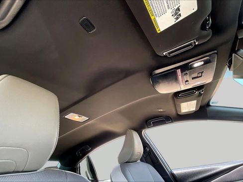 Used 2025 Toyota Camry SE FWD image 13