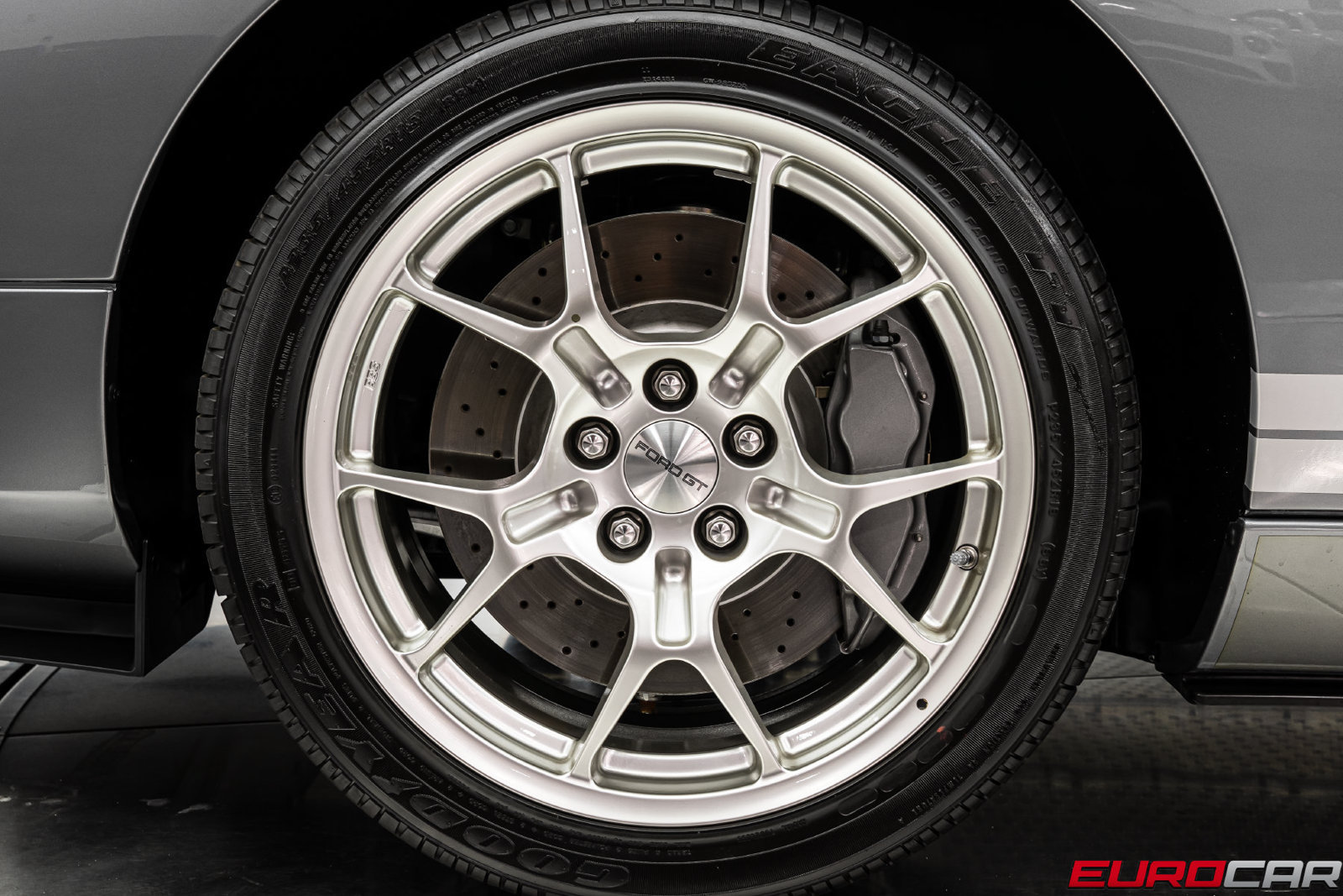 Used 2006 Ford GT RWD image 28