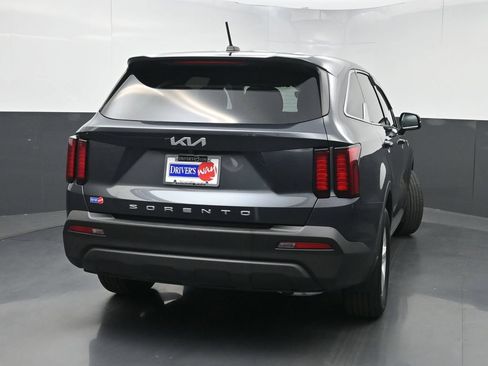 Used 2022 Kia Sorento LX FWD image 39