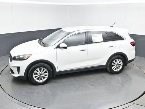 Used 2019 Kia Sorento LX image 32