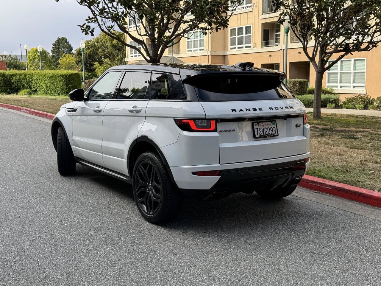Used 2016 Land Rover Range Rover Evoque HSE Dynamic AWD/4WD image 4