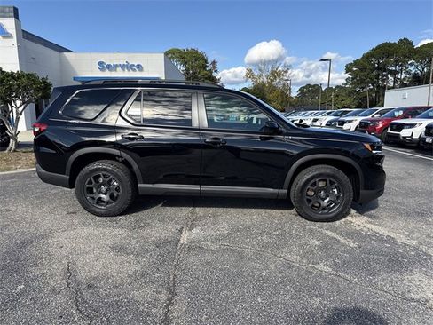 New 2025 Honda Pilot TrailSport image 4