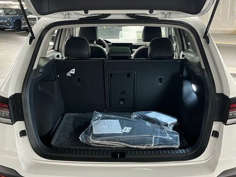 New 2026 Volkswagen Taos SE AWD/4WD image 36