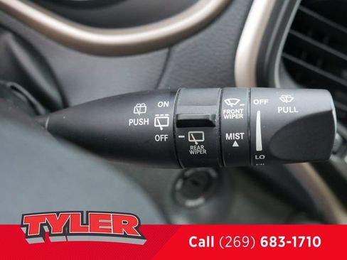 Used 2016 Jeep Cherokee Latitude FWD image 26