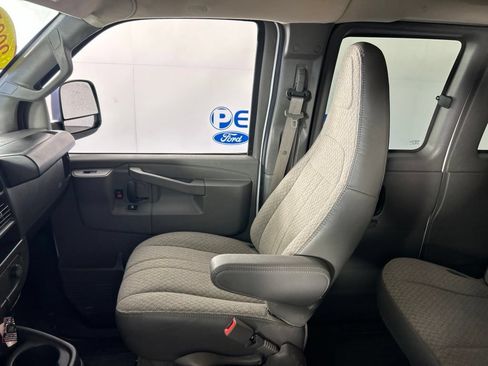 Used 2025 Chevrolet Express 2500 LT w/ LT Preferred Equipment Group RWD image 21