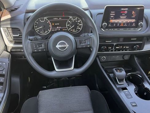 Used 2023 Nissan Rogue SV image 12
