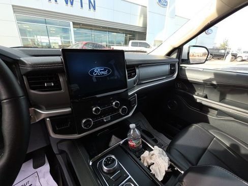 Used 2023 Ford Expedition Max XLT image 13