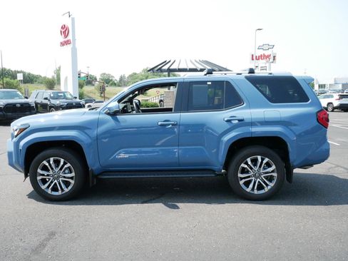 Used 2025 Toyota 4Runner Limited AWD/4WD image 2