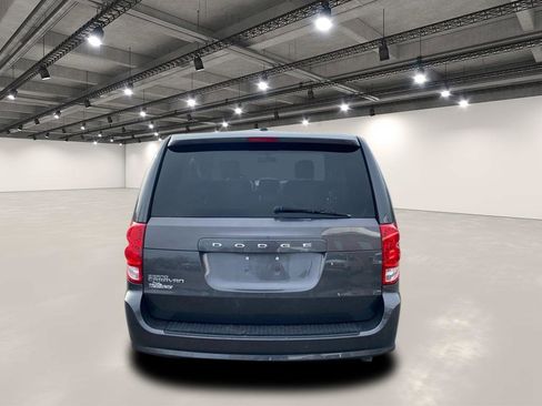 Used 2016 Dodge Grand Caravan SE image 6
