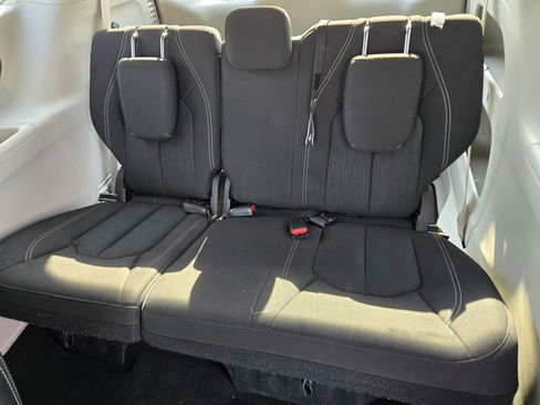 Used 2023 Chrysler Voyager LX image 19
