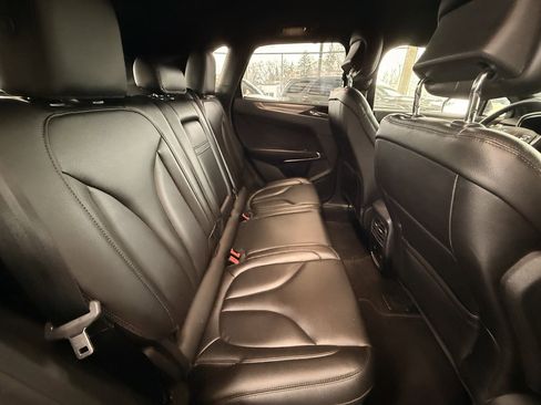 Used 2019 Lincoln MKC Premiere image 30