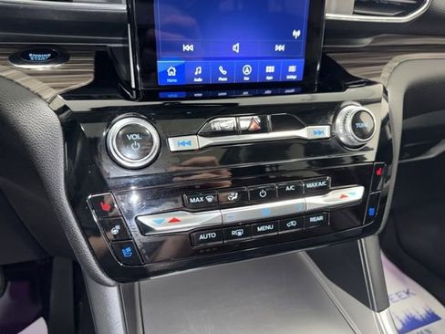 Used 2024 Ford Explorer Limited w/ Limited Technology Package AWD/4WD image 22