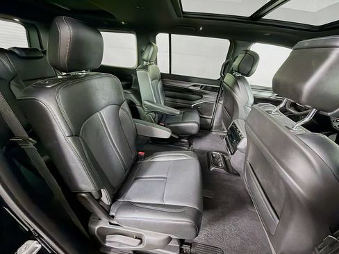Used 2024 Jeep Wagoneer Series II AWD/4WD image 30