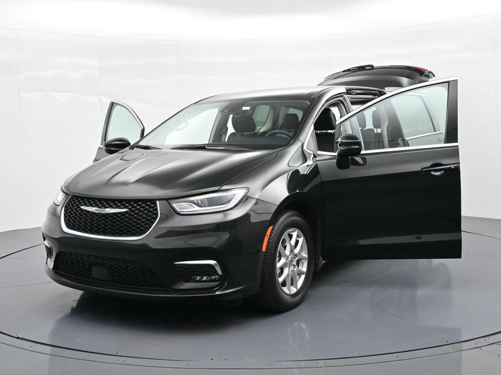 Used 2023 Chrysler Pacifica Touring-L FWD image 36