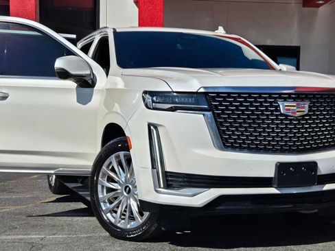 Used 2021 Cadillac Escalade Premium Luxury w/ Performance Package image 17