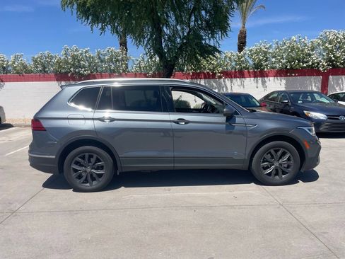 Used 2022 Volkswagen Tiguan SE FWD image 3