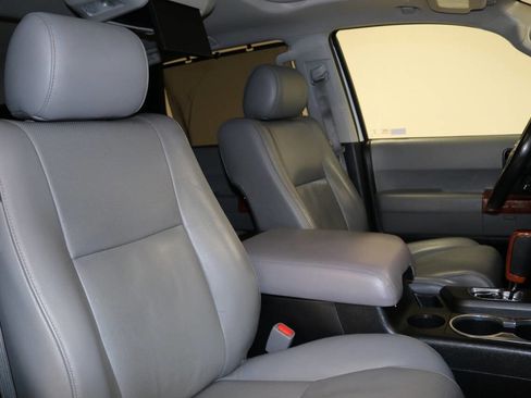 Used 2020 Toyota Sequoia Platinum image 94