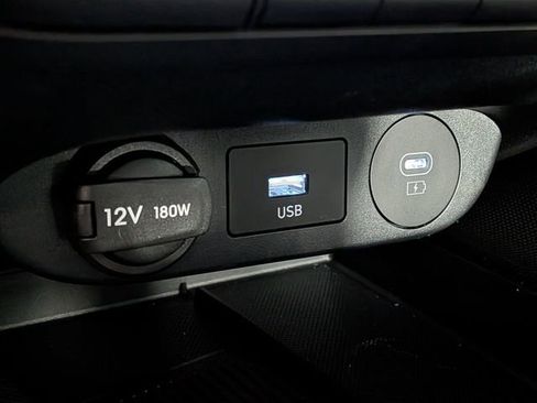 Used 2025 Hyundai Elantra Limited image 24