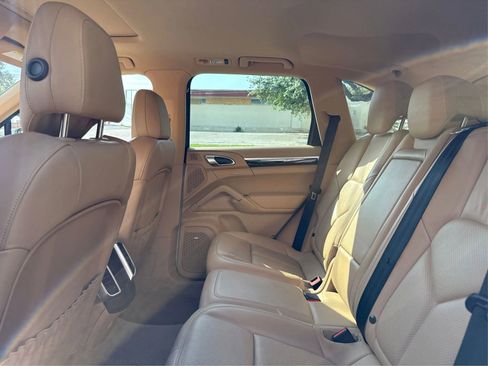 Used 2014 Porsche Cayenne S image 10