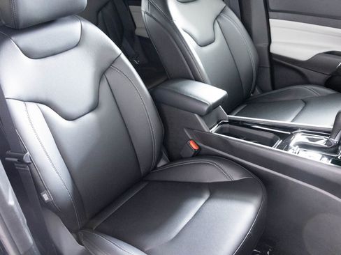 New 2026 Jeep Compass Limited image 36